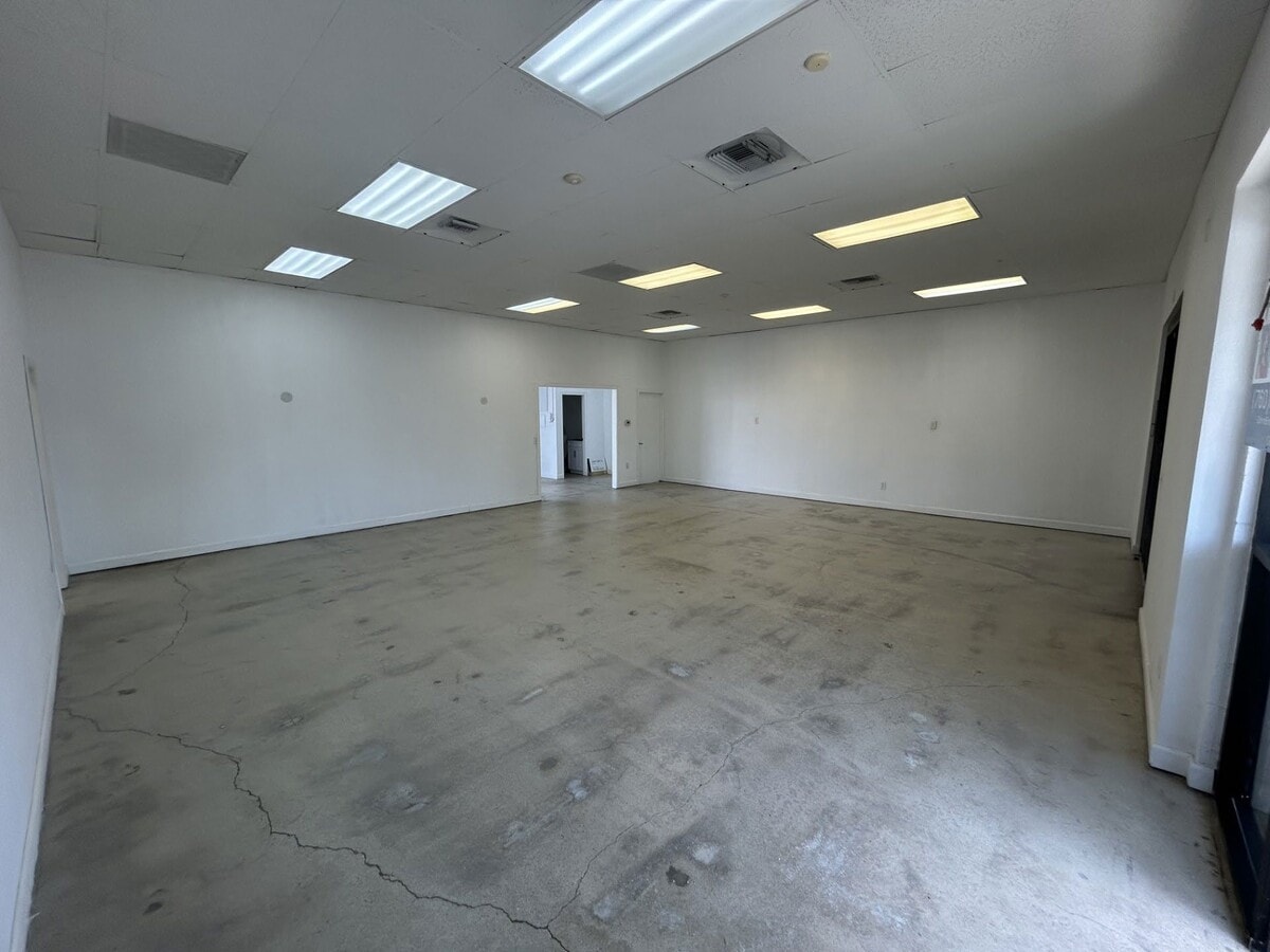 120 N Pacific St, San Marcos, CA 92069 - Unit C-1 - - Interior Photo - Image 2 of 6