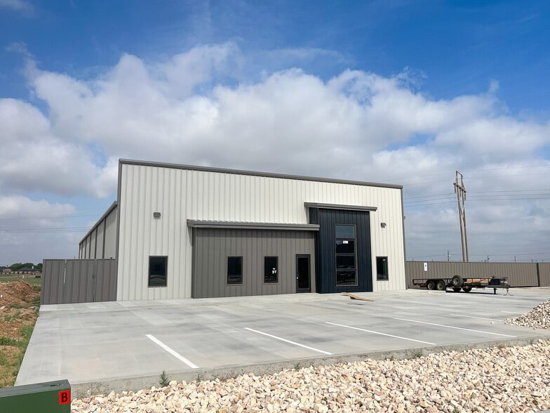 6704 Yonkers Avenue, Lubbock, TX for sale - Building Photo - Image 3 of 7