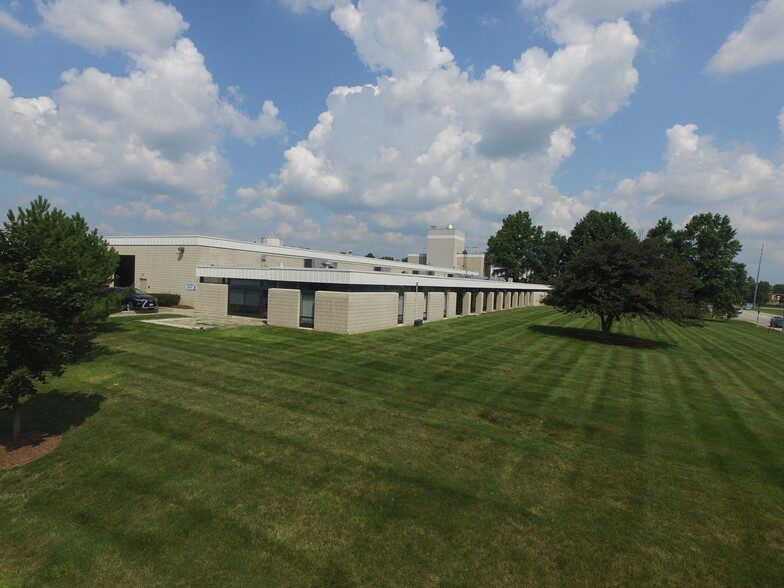 8400 Darrow Rd, Twinsburg, OH for lease - Building Photo - Image 3 of 6