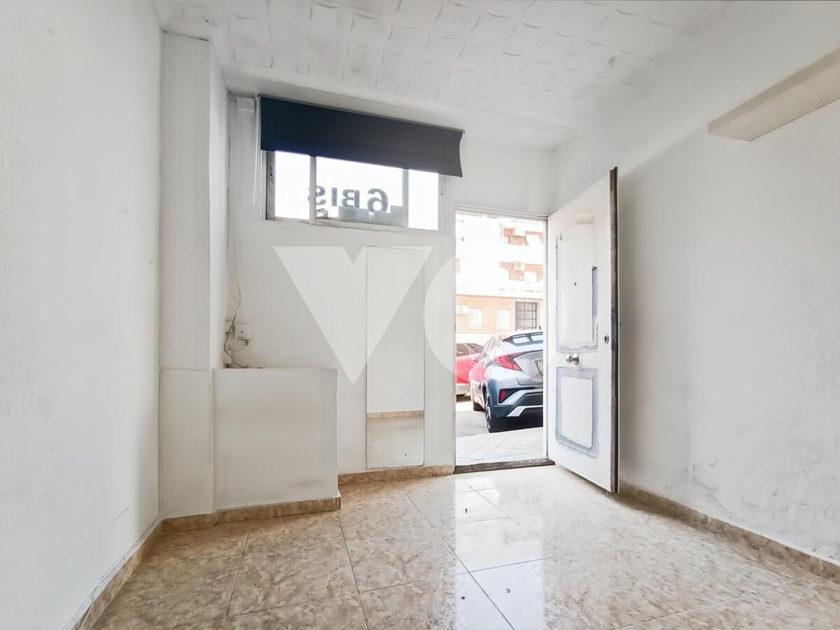 Madrid, MAD 28027 - Unit 01 -  - Interior Photo - Image 1 of 3