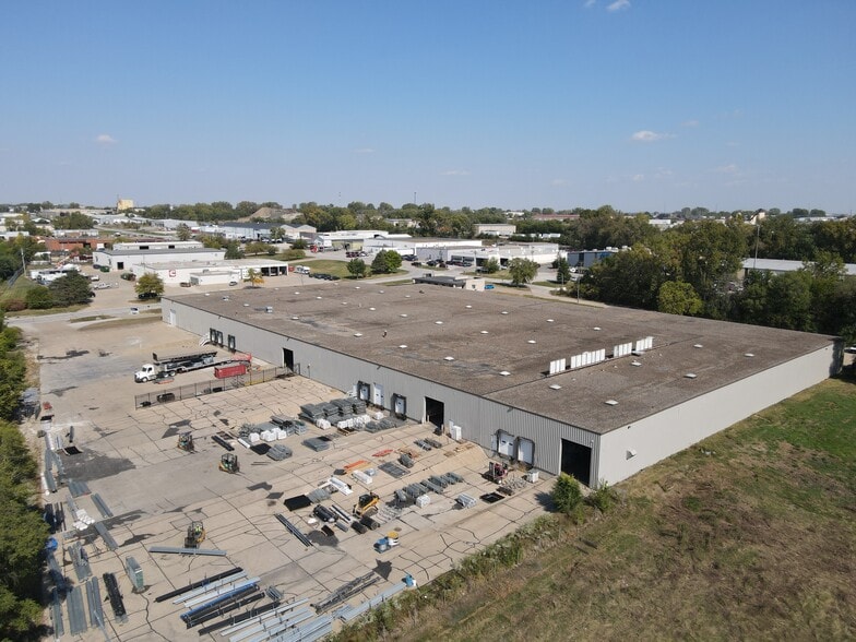 1675 NE 51st Ave, Des Moines, IA for lease - Building Photo - Image 3 of 3