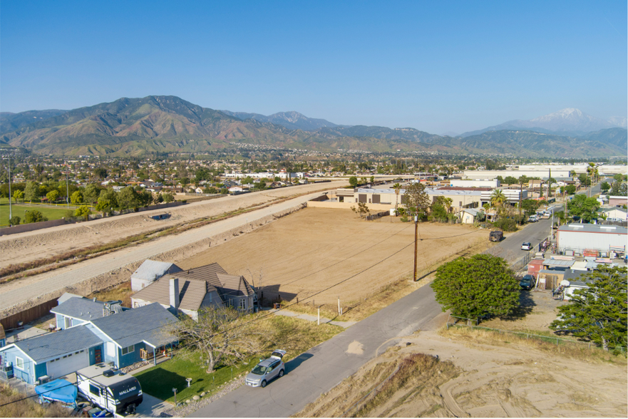 26970 Meines St, Highland, CA for lease - Building Photo - Image 1 of 7