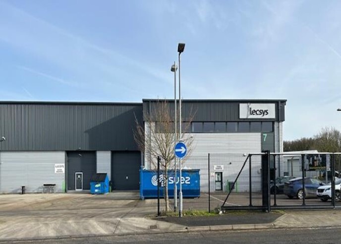 Davis Rd, Chessington for lease Building Photo- Image 1 of 1