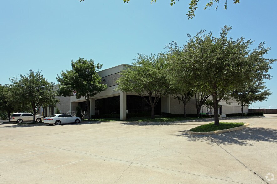 2626 Willowbrook Rd, Dallas, TX 75220