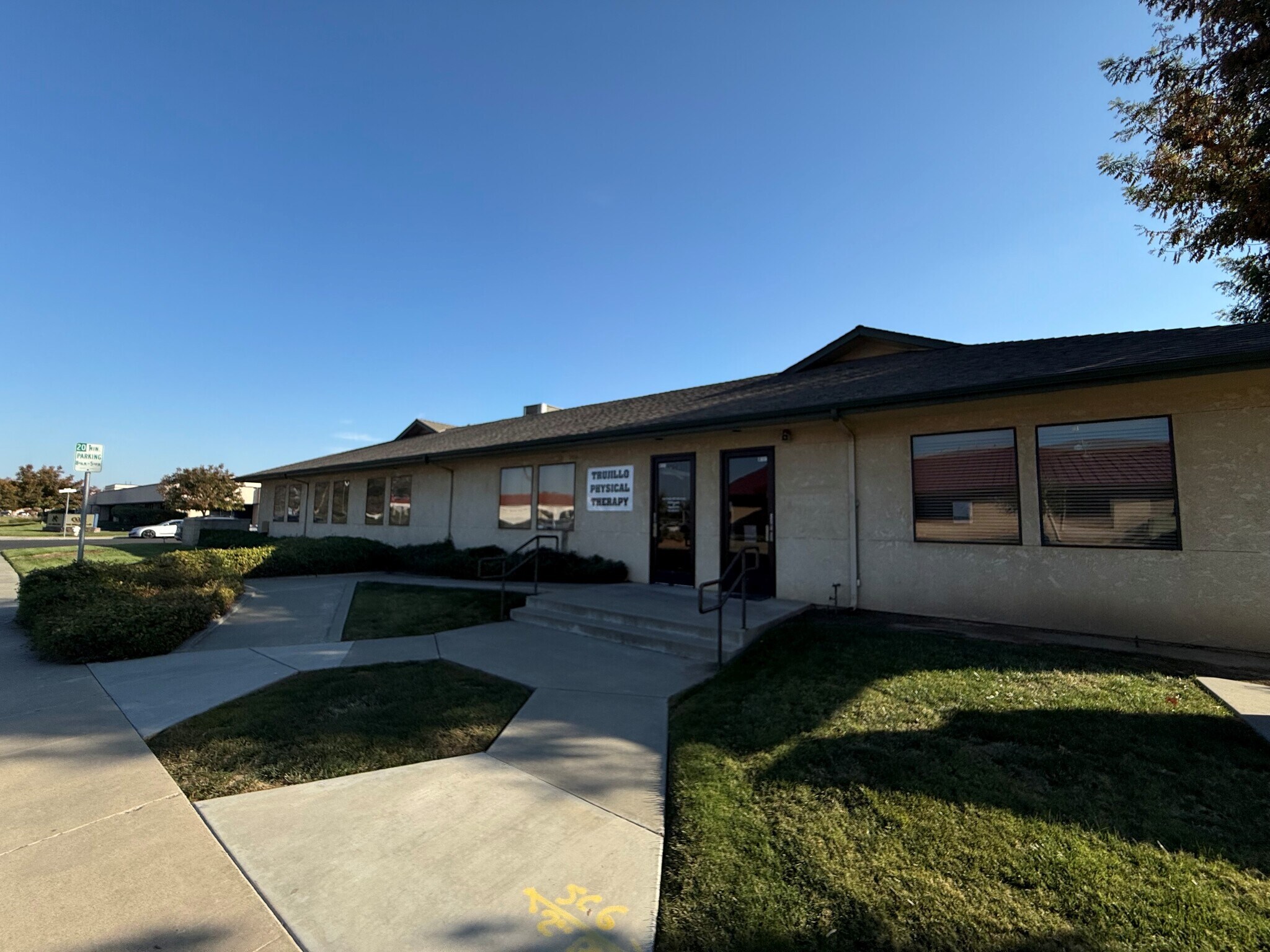1413 Bailey Dr, Hanford, CA for lease Building Photo- Image 1 of 18