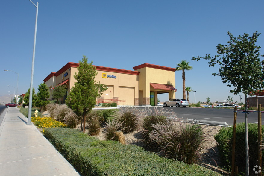 6070 W Craig Rd, Las Vegas, NV for lease - Building Photo - Image 3 of 8