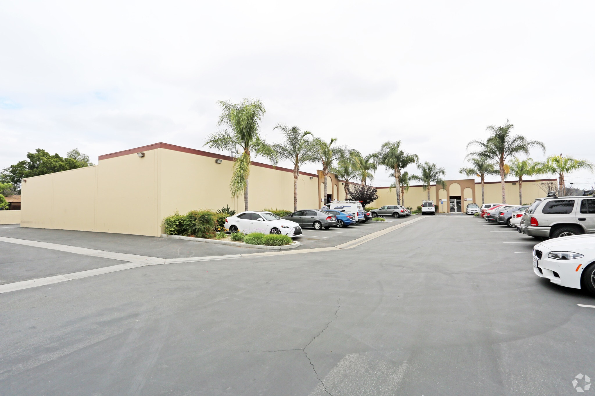 4390-4404 E La Palma Ave, Anaheim, CA for lease Primary Photo- Image 1 of 8