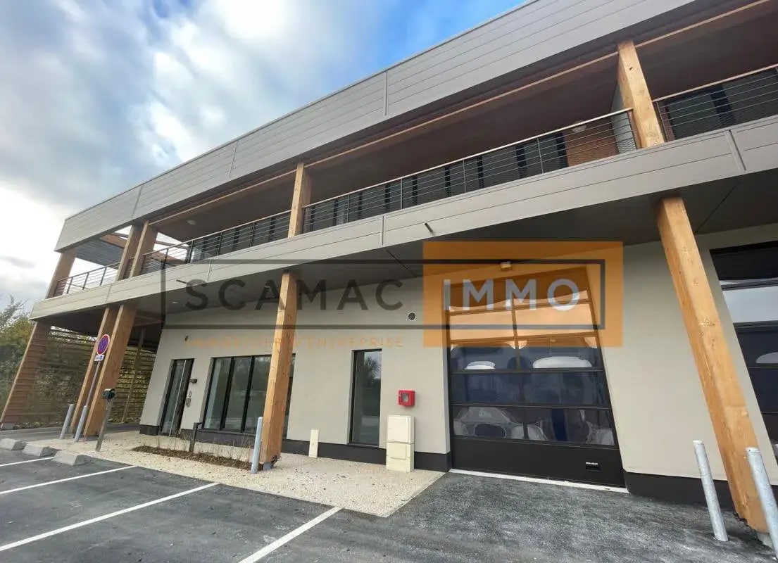 Flex in Croissy-Beaubourg for lease Building Photo- Image 1 of 7