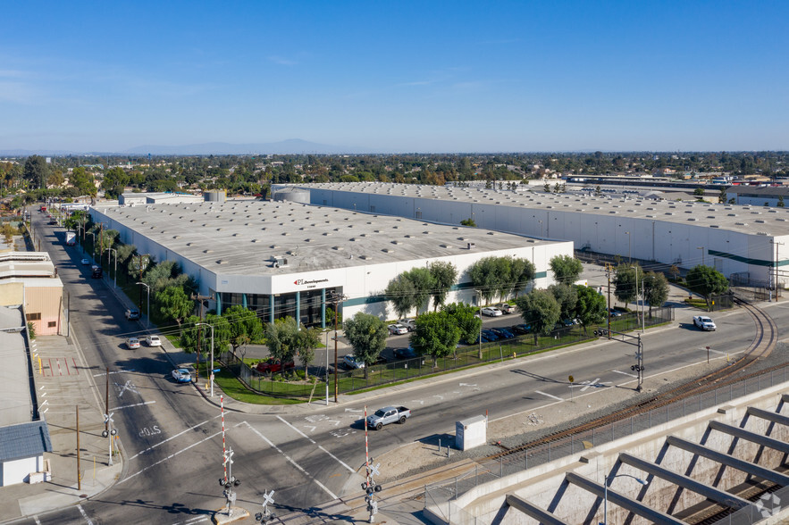 2800 Lynwood Rd, Lynwood, CA for lease - Primary Photo - Image 2 of 6