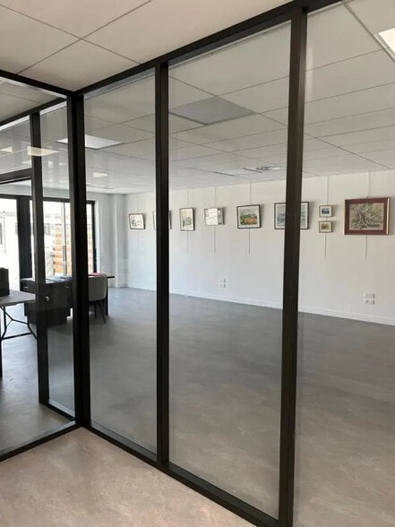 Office in Aubagne for lease - Interior Photo - Image 3 of 5