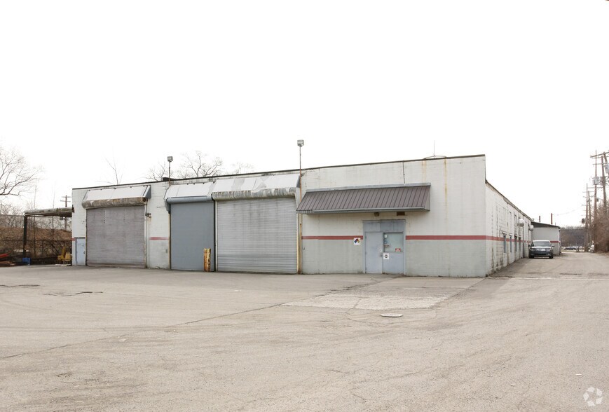 19270 W 8 Mile Rd, Southfield, MI for lease - Building Photo - Image 2 of 3