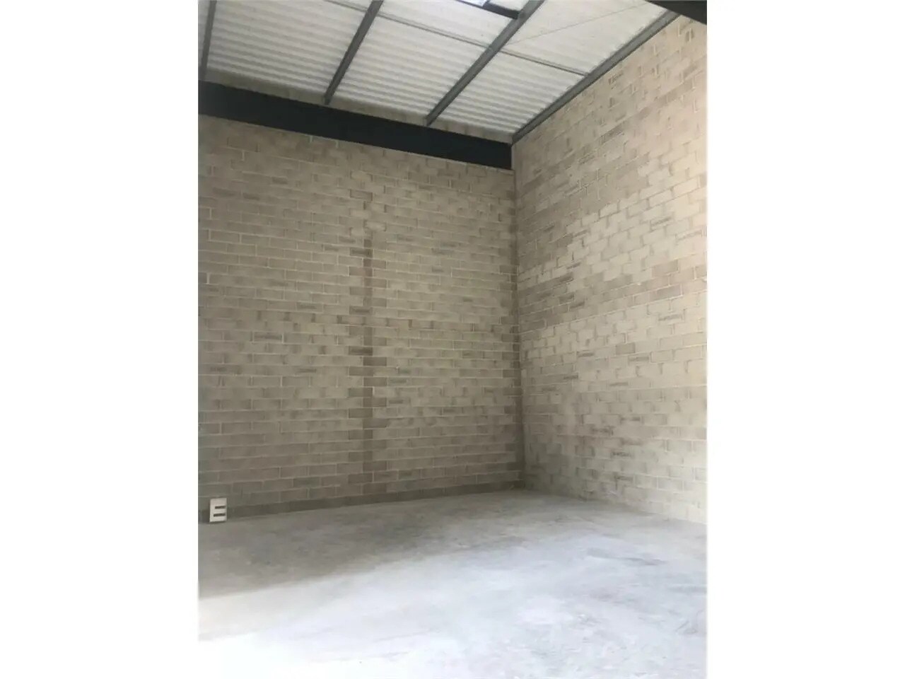 Flex in Goussainville for lease Building Photo- Image 1 of 5