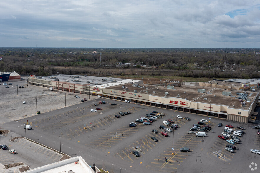 87-125 E 87th St, Chicago, IL for lease - Aerial - Image 3 of 11