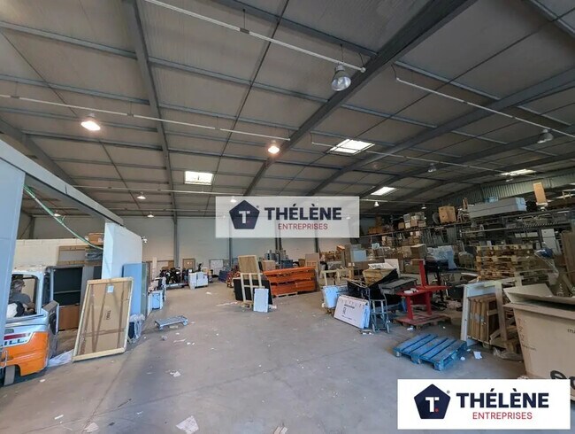 Location Local d'activités 3 020 m²