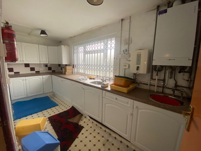 4 School Walk, Bilston for lease - Interior Photo - Image 1 of 4