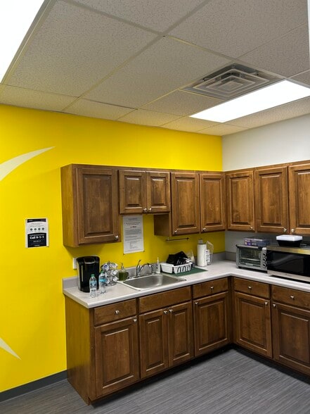 296 E Blackstock Rd, Spartanburg, SC for sale - Interior Photo - Image 2 of 7