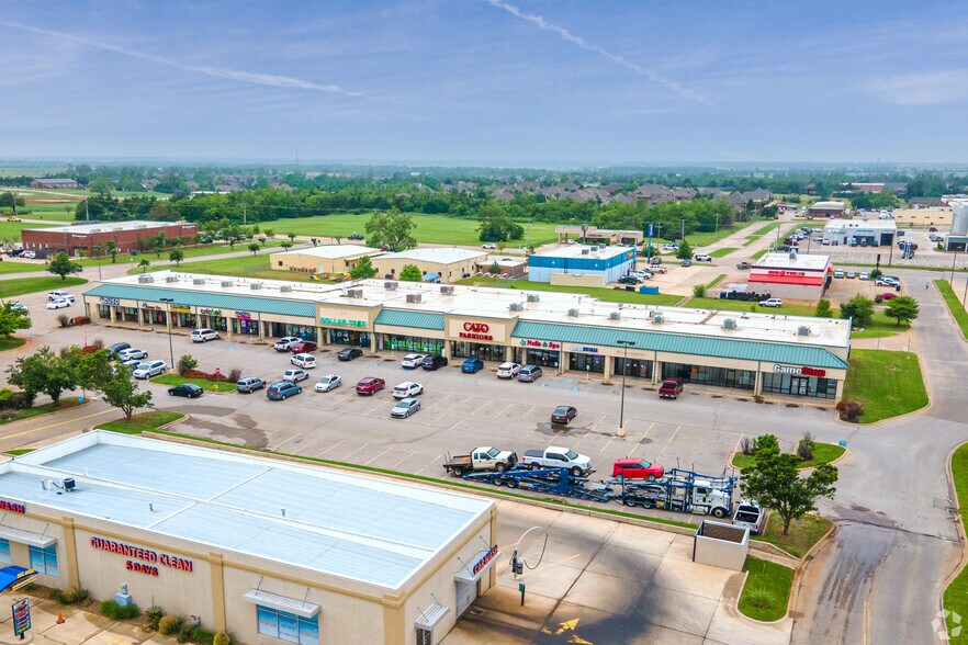 1300 W Vandament Ave, Yukon, OK 73099 Yukon Plaza