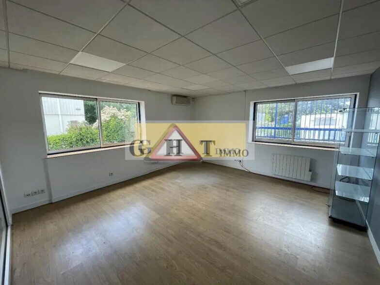 Office in Épinay-sous-Sénart for lease - Interior Photo - Image 1 of 34