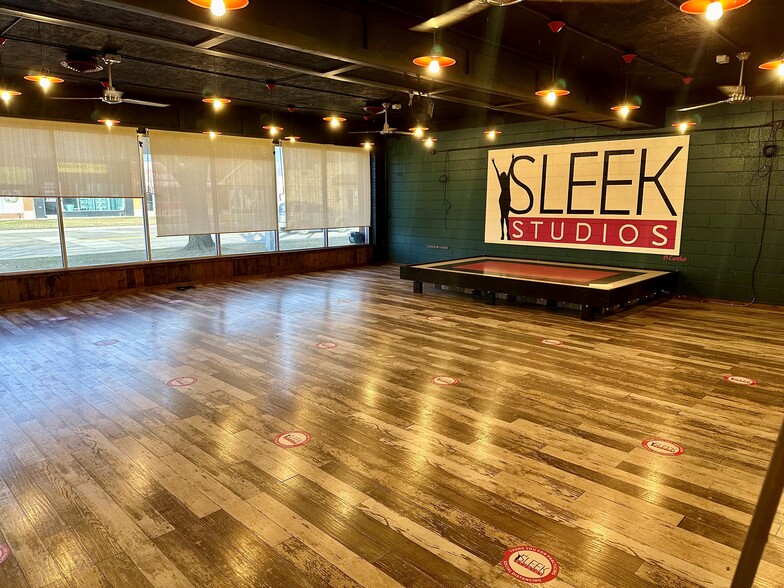 27202 Harper Ave, Saint Clair Shores, MI for lease - Interior Photo - Image 3 of 4