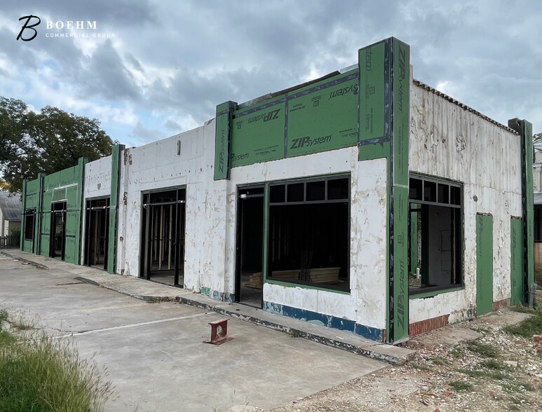 711 Front St, Comfort, TX 78013 711 Front St. For Lease