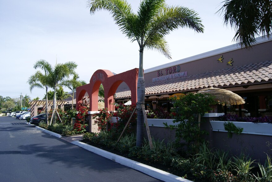 1638 SE Federal Hwy, Stuart, FL for lease - Building Photo - Image 2 of 41