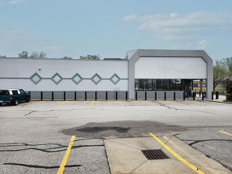 30500 Lake Shore Blvd, Willowick, OH for sale - Building Photo - Image 3 of 5