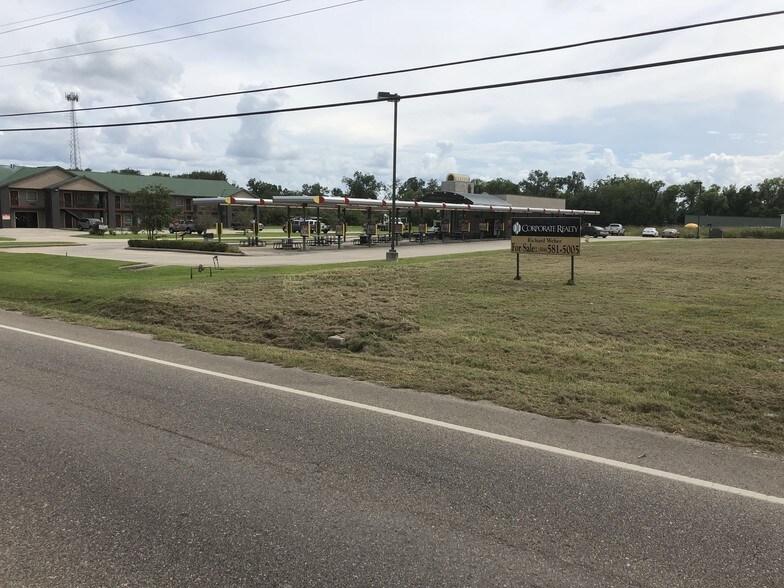925 Hospital Rd, New Roads, LA for sale - Building Photo - Image 2 of 4