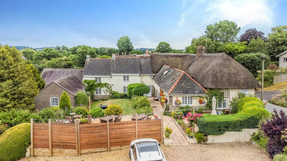 Yalbury Cottage, Dorchester for sale - Primary Photo - Image 1 of 16