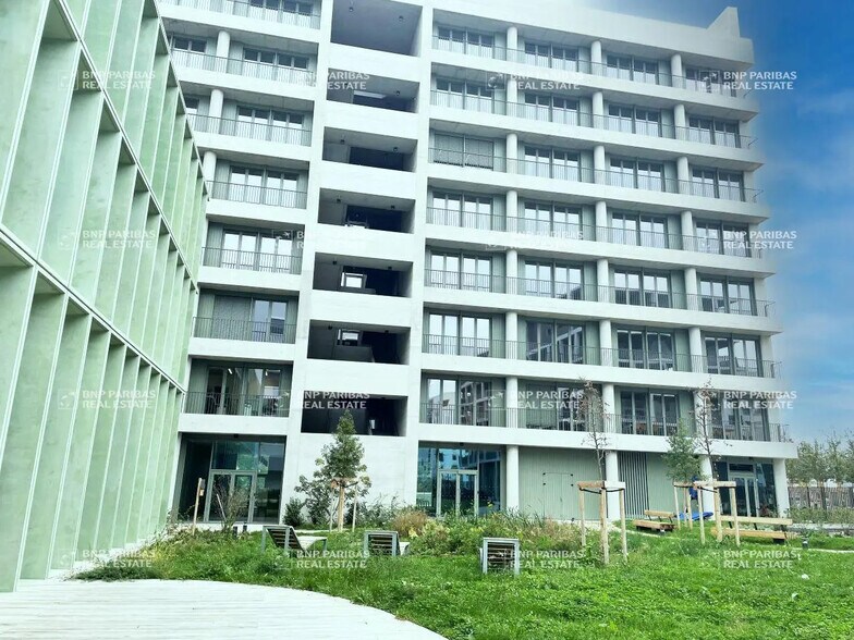 Office in Lyon for lease - Building Photo - Image 3 of 40