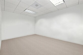 13949 Ventura Blvd, Sherman Oaks, CA for lease Interior Photo- Image 1 of 6