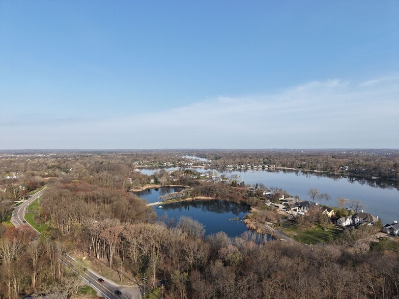 6100 Pontiac Trail, West Bloomfield, MI for sale - Primary Photo - Image 1 of 6