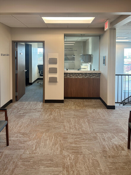 2741 NE McBaine Dr, Lees Summit, MO for lease - Building Photo - Image 3 of 8