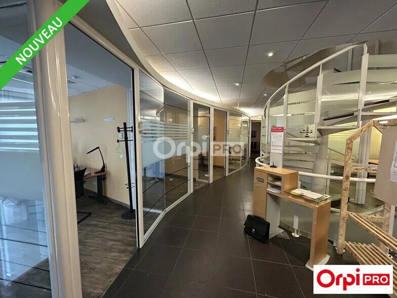 Retail in Romans-sur-Isère for lease - Interior Photo - Image 3 of 6