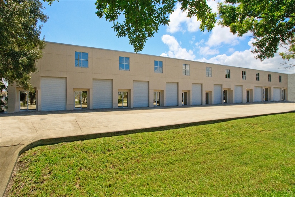 709 Silver Palm Ave, Melbourne, FL for lease Primary Photo- Image 1 of 7