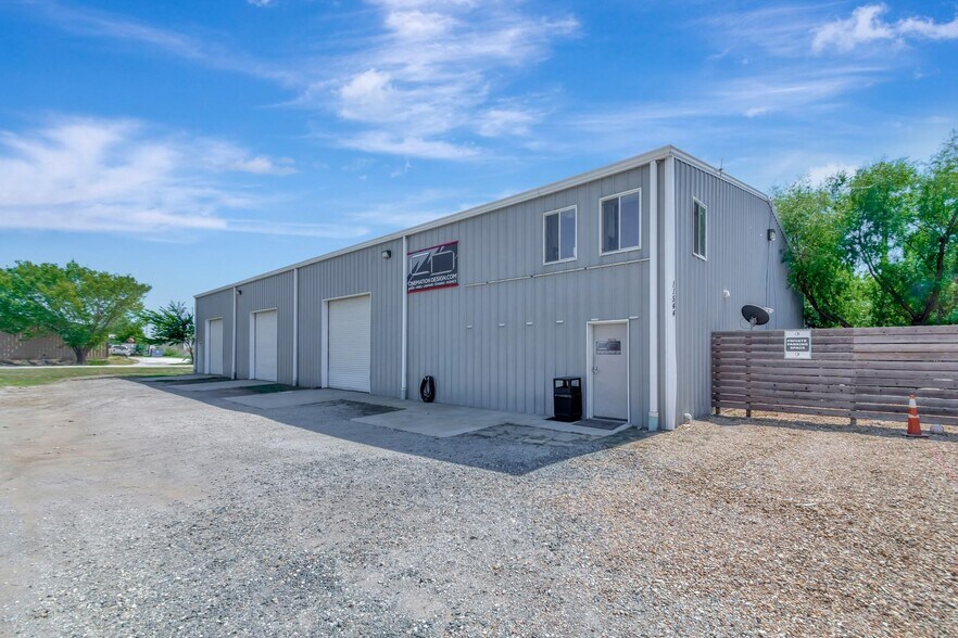 11544 Cockleburr Rd, Roanoke, TX 76262