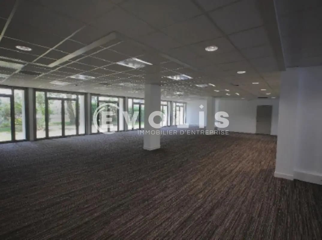 11 Avenue Morane Saulnier, Vélizy-Villacoublay for lease Building Photo- Image 1 of 7