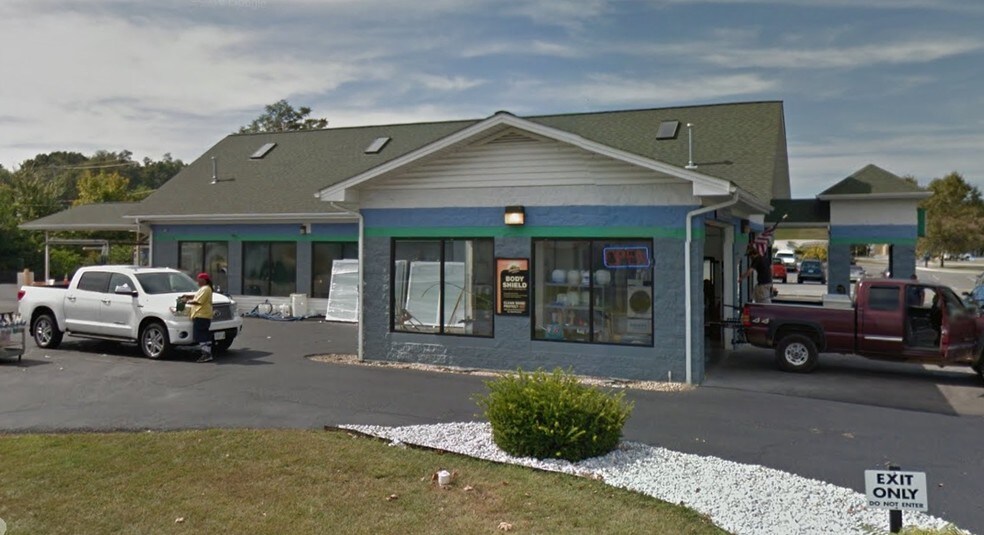 6101 Fulk Dr, Fairlawn, VA 24141