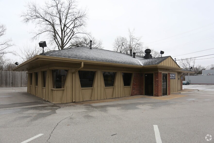 11782 Tesson Ferry Rd, Saint Louis, MO 63128