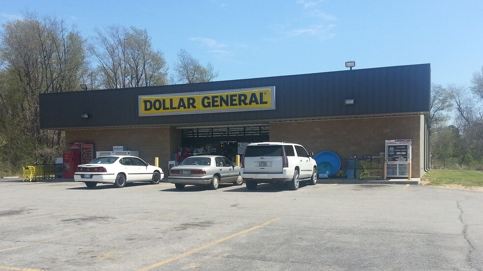 100 N Gentry Blvd, Gentry, AR 72734