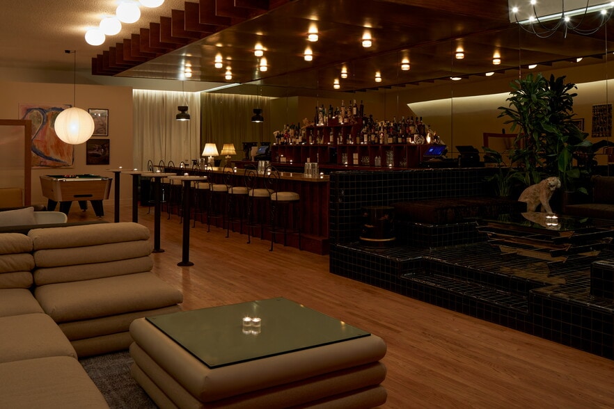 7746 Santa Monica Blvd, West Hollywood, CA for lease - Building Photo - Image 1 of 5