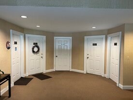 CONTRACTOR PARKING - OFFICE - Office Space