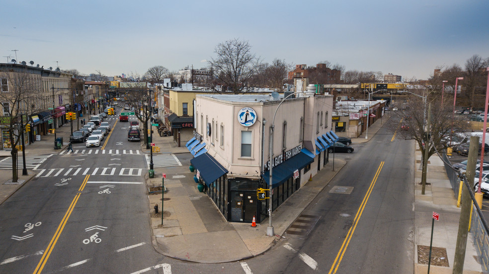 6425 Myrtle Ave, Glendale, NY for sale - Primary Photo - Image 1 of 1