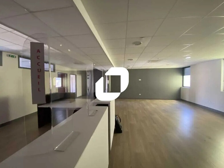 Office in Bordeaux for lease - Interior Photo - Image 2 of 22