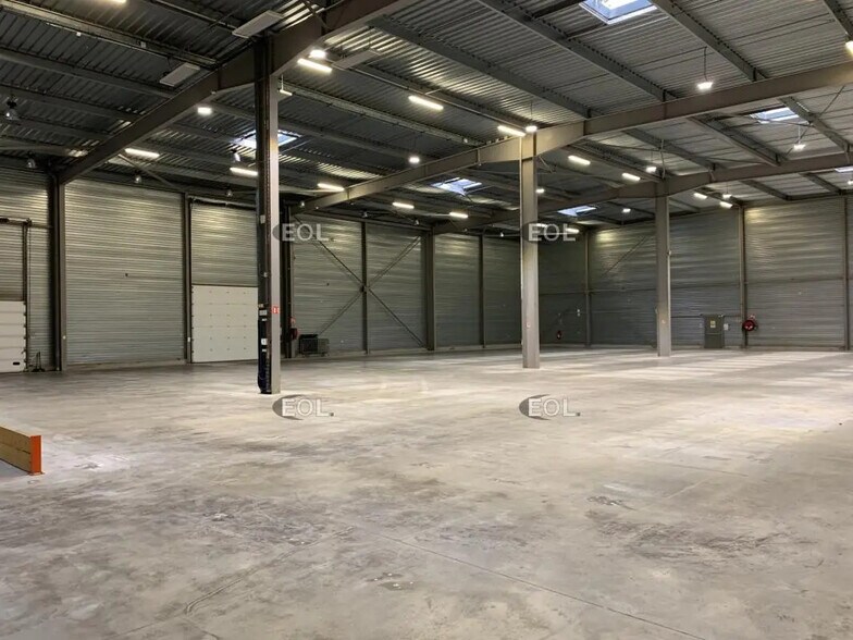 Industrial in Creil for lease - Interior Photo - Image 3 of 12