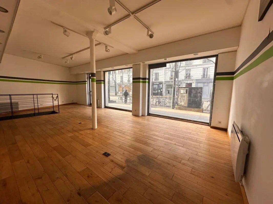 Retail in Paris for lease Building Photo- Image 1 of 8
