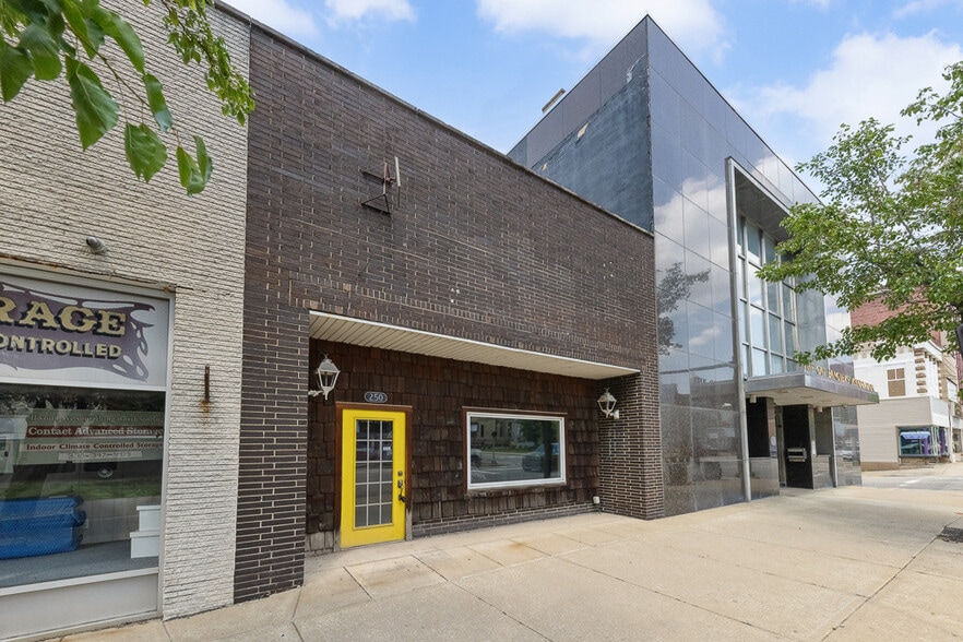 250 E Main St, Alliance, OH for sale - Building Photo - Image 2 of 37