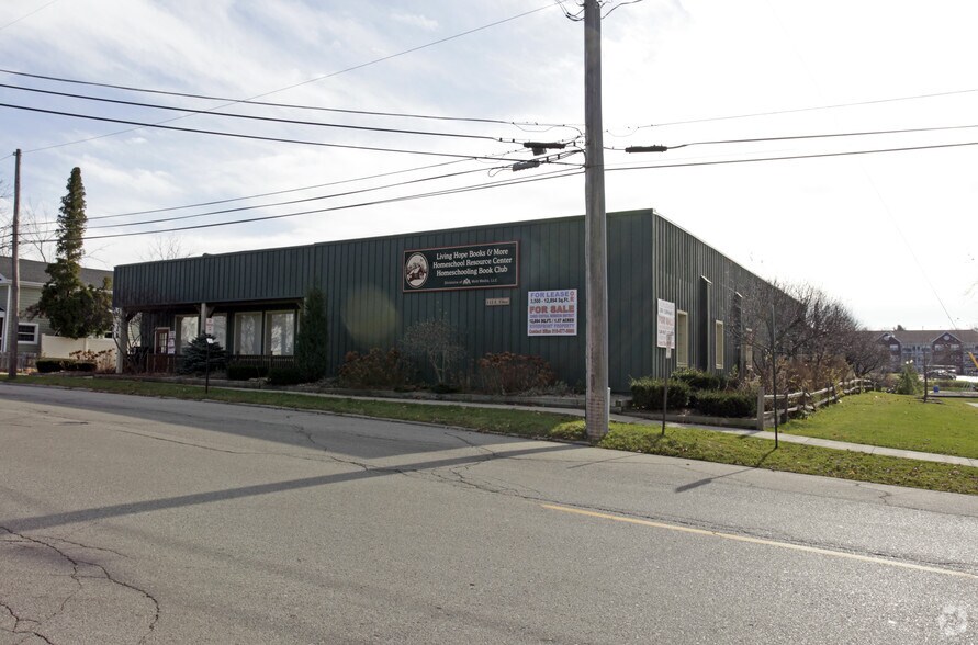 112 E Ellen St, Fenton, MI for sale - Building Photo - Image 1 of 1