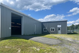 44 Hull St, Randolph, VT for lease Interior Photo- Image 2 of 12