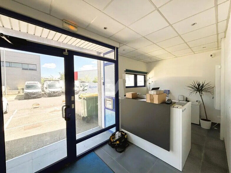 Flex in Sainte-Geneviève-des-Bois for sale - Lobby - Image 2 of 9