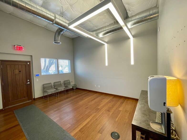 128 NE 7th Ave, Portland, OR for lease - Lobby - Image 3 of 24